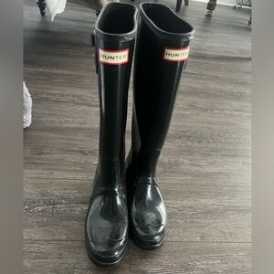 Hunter Black Gloss Wellies! Barely worn, like new!